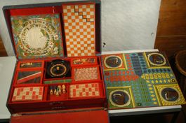 Antikes Spieleset Kiste mit diversen Spielen