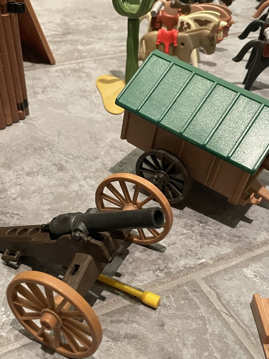 Playmobil Giocattoli: >100-teiliges Playmobil Western-Set  – Usato da Kloten venduto da Bevandes 8
