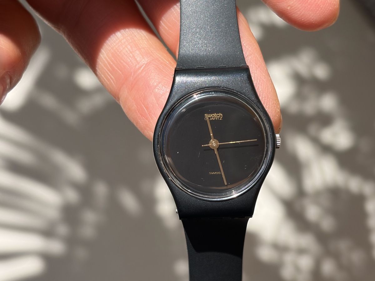 Swatch Orologi: Swatch Uhr Lady Kunststoff, schwarz – Usato da Möhlin venduto da seerose6 1