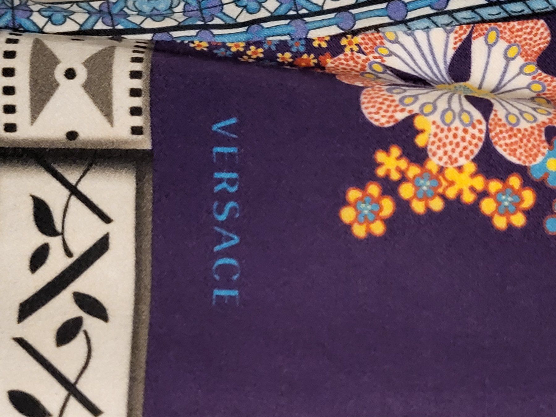 Versace Vestiti: Wunderschönes Versace Kleid Ital. Gr. 38 = 32 – Usato da Zürich venduto da Roberto040 1