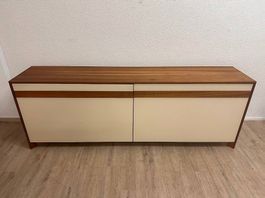 Team 7 Cubus Sideboard Nussbaum Glasfront 240 cm