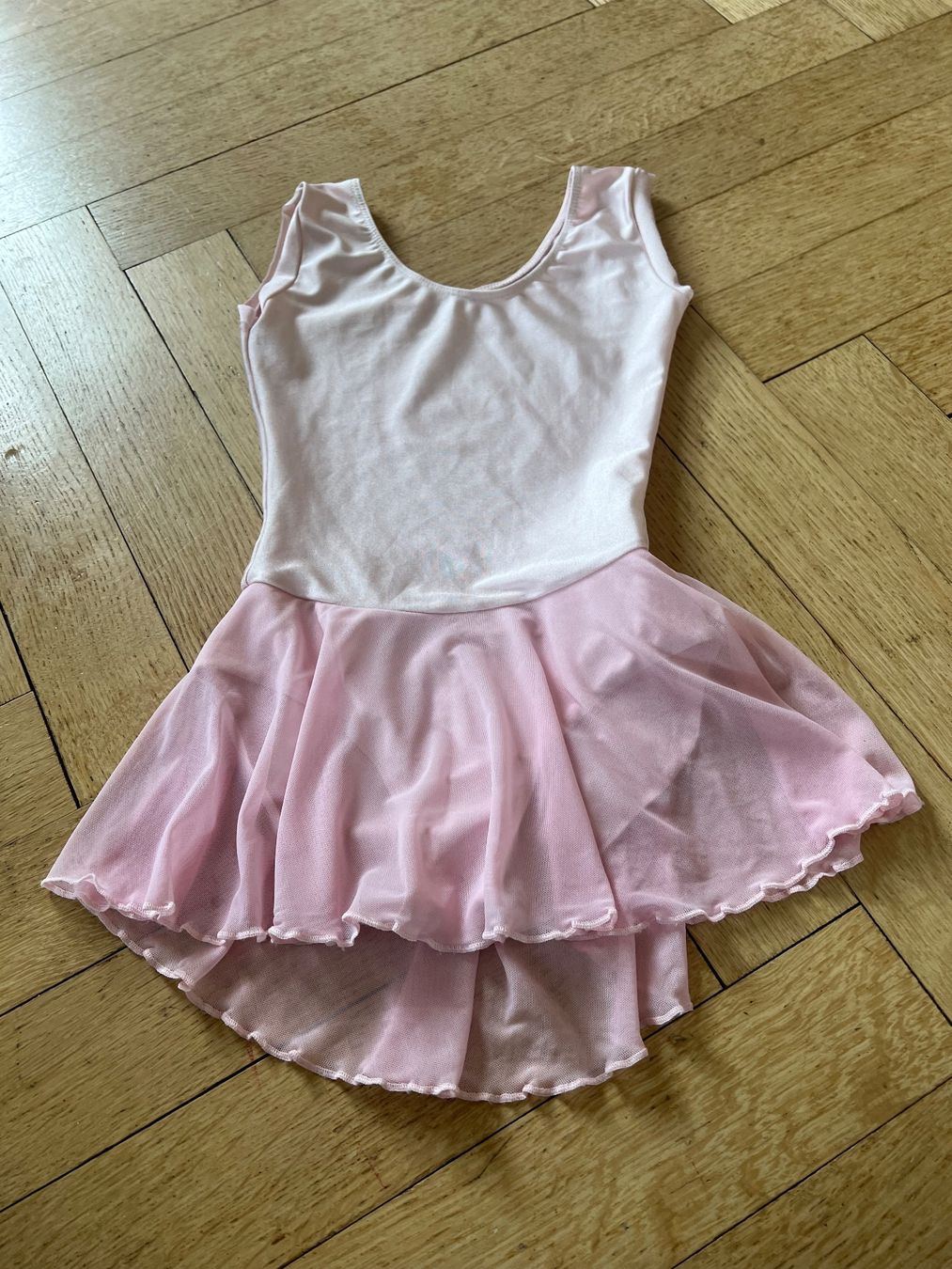 Scarpe, pantaloni & magliette da ginnastica: Ballettkleid Vicard 128 - 140 – Usato da Beinwil am See venduto da brigittehug