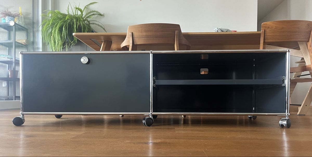 Regale: USM Haller TV Lowboard Anthrazit – Gebraucht aus Erlinsbach von anfrimon