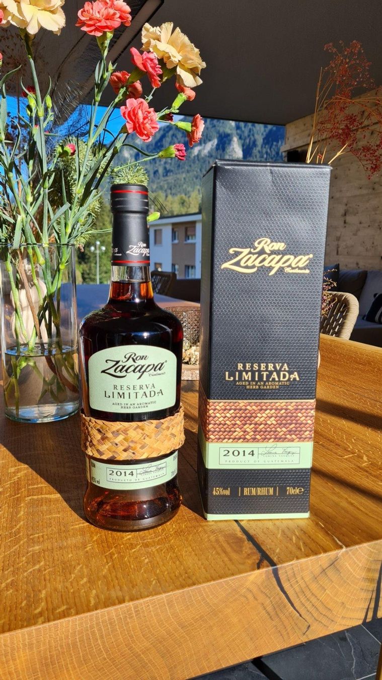 Zacapa Bevande alcoliche: Ron Zacapa Reserva Limitada 2014 – Nuovo e nell'imballaggio originale da Ilanz venduto da uvina