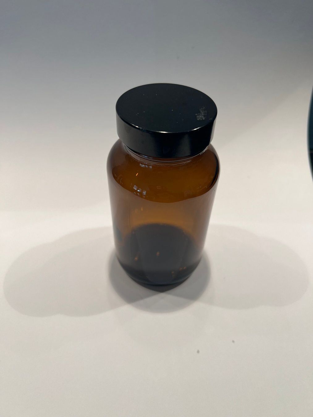 Apparecchiature e tecnologia a gas: Weithalsflaschen aus Glas braun mit Deckel 250 ml – Usato da Unterentfelden venduto da Space463 4