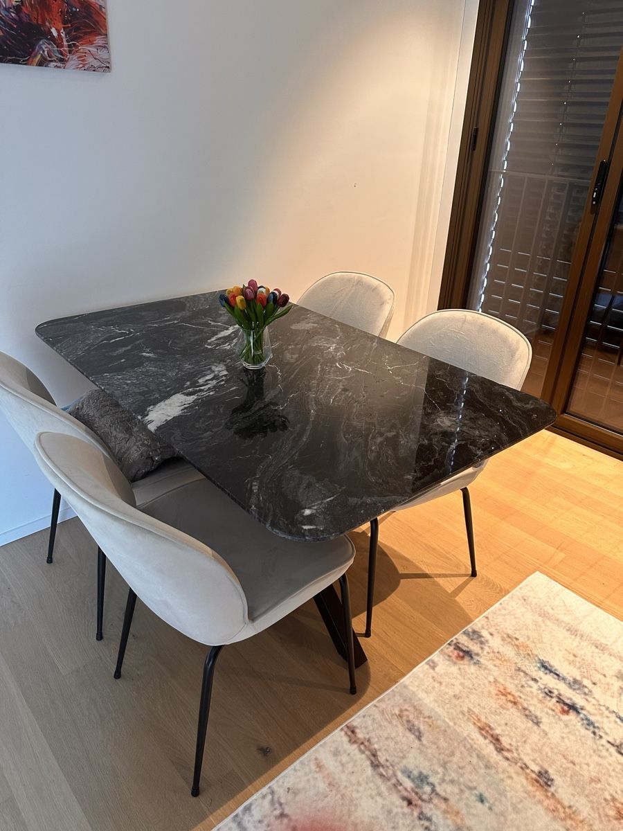 Tables: Dining table with 4 chairs – D'occasion à Zürich par sem_6kf7 1