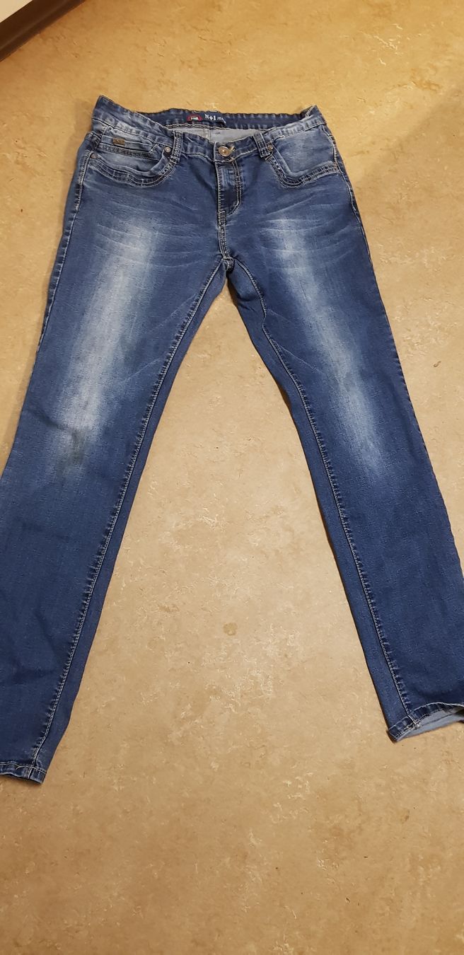 Jeans: Jeans Grösse 42 neuwertig – Nuovo (secondo la descrizione) da Uznach venduto da Bilkev