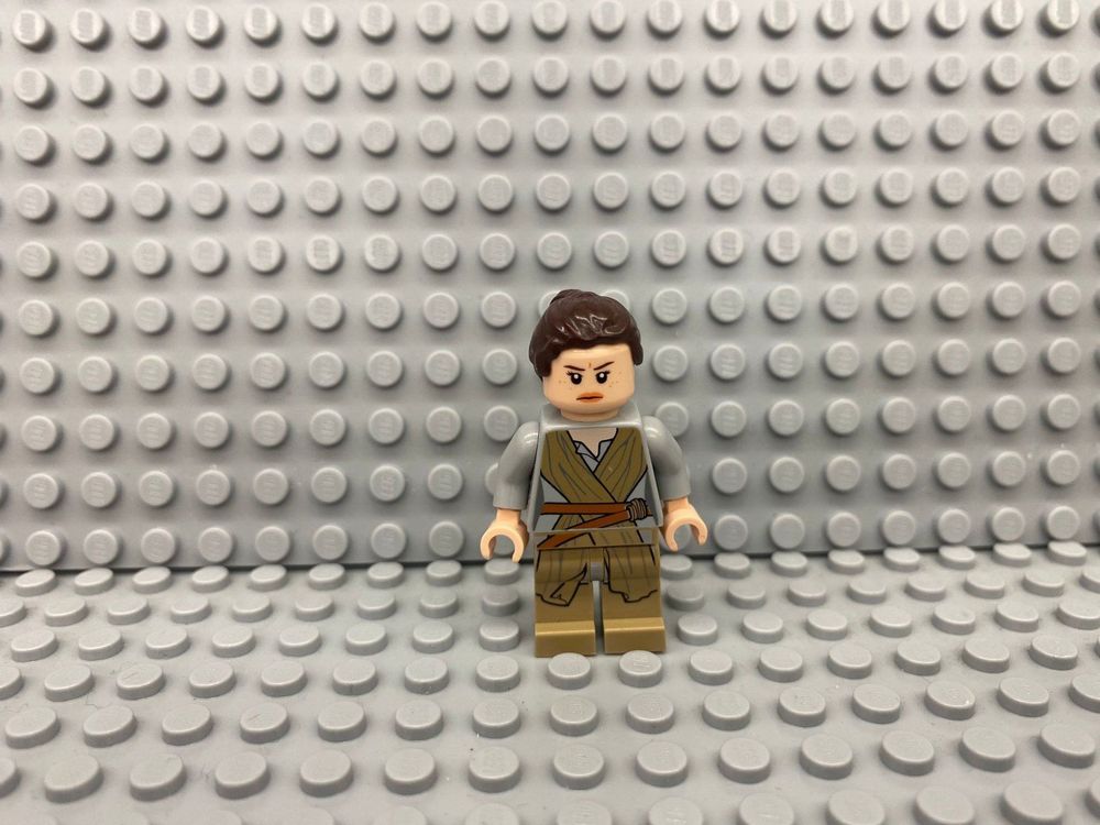 Lego Star Wars SW0677: Rey - Dark Tan Tied Robe | Kaufen auf Ricardo