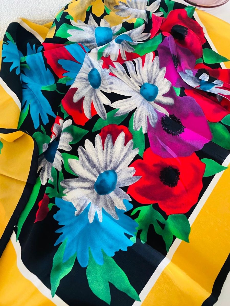 Codello Foulards, Tücher & Schals: Wunderschönes, geblumtes Tuch von Codello neuwertig  – Gebraucht aus Oberglatt ZH von jul_nhy7