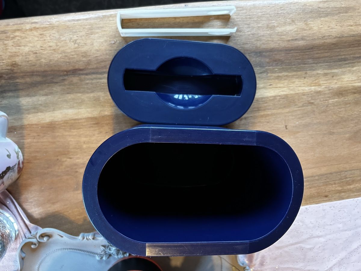 Tupperware Contenitori & Simili: Tupperware Eisbehälter blau – Usato da Merenschwand venduto da Jacqueline99 2
