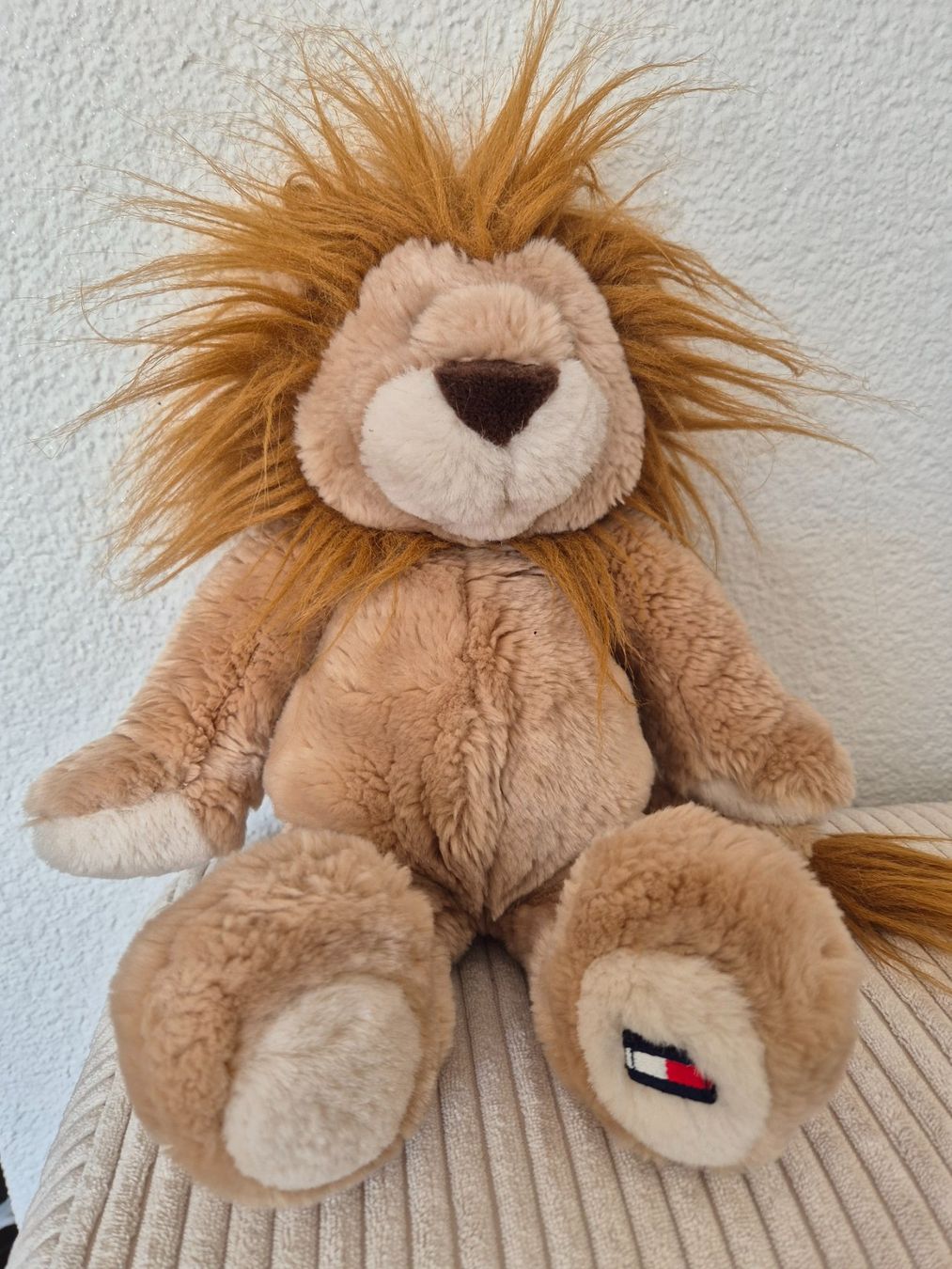 Giocattoli: Tommy Hilfiger Plüsch Löwe – Usato da Safenwil venduto da FlyingFighter