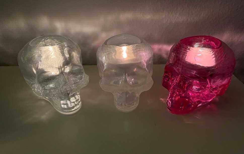 Kosta Boda Portacandele: Kosta Boda Skull Teelichthalter 3-er Set – Nuovo (secondo la descrizione) da Münchenstein venduto da avg_5vgb 1