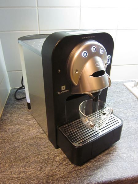 Nespresso Macchine per caffè & Macchine per espresso: Nespresso GEMINI CS100 PRO Frisch.SERVIC – Usato da LUZERN venduto da MCMLXIII 2