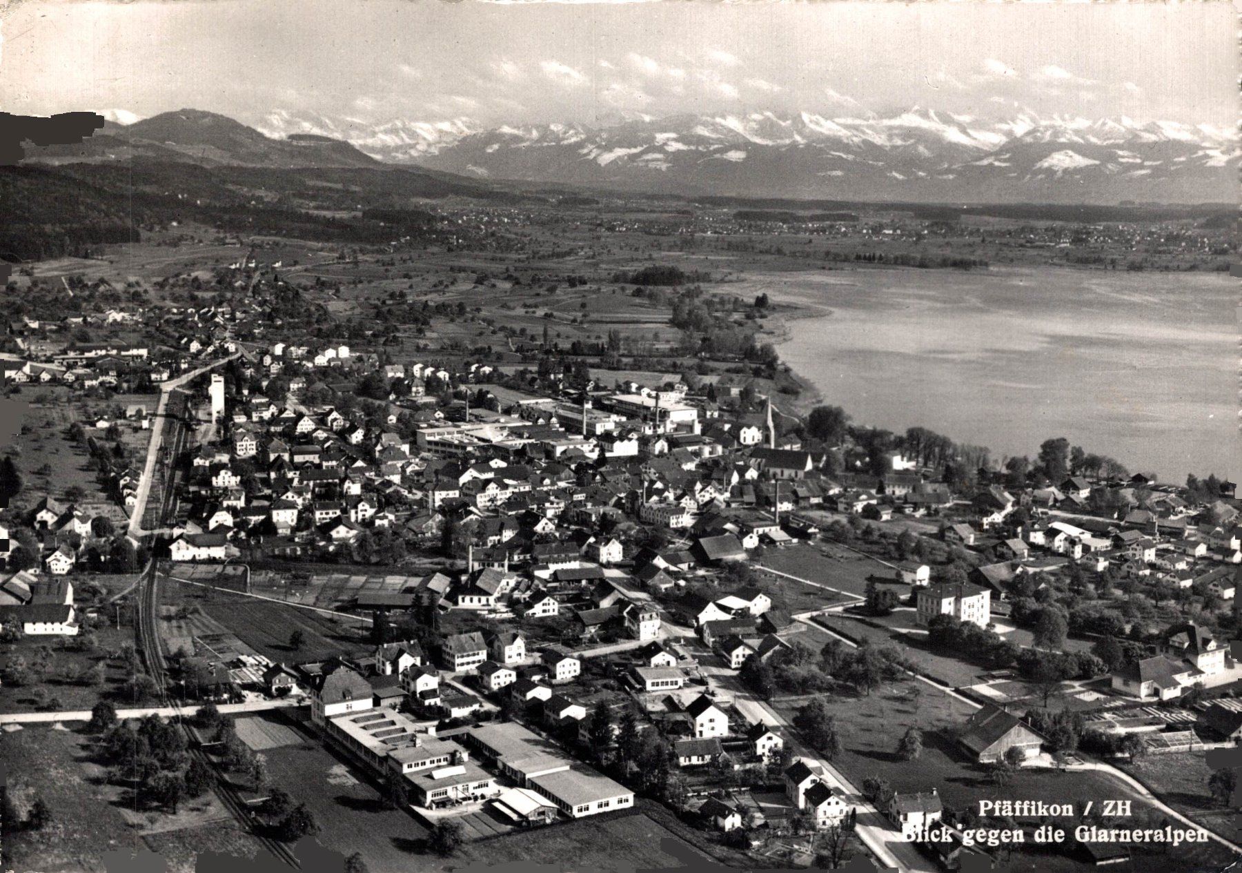 Cartoline postali: Pfäffikon / ZH. Blick gegen die Glarneralpen – Usato da Bronschhofen venduto da Astore