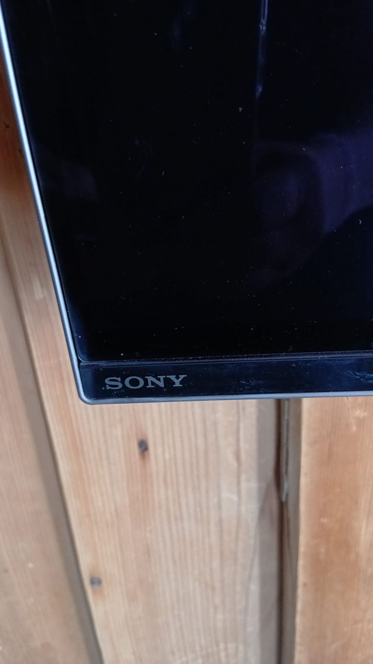 Sony Televisori: TV Sony KD-55AF8 mit Wandhalterung – Usato da Berschis venduto da treedosha01 1