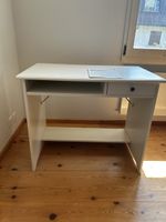 Schreibtisch / Pult Smådal von Ikea