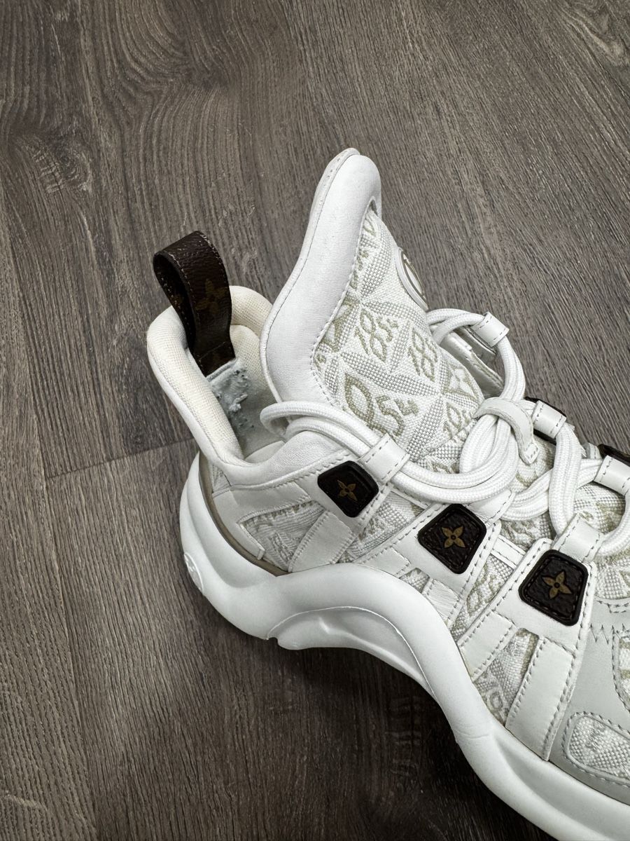 Louis Vuitton Chaussures femmes: Louis Vuitton Sneakers White Size 41 Used – D'occasion à Thonex par Lux_brands01 3