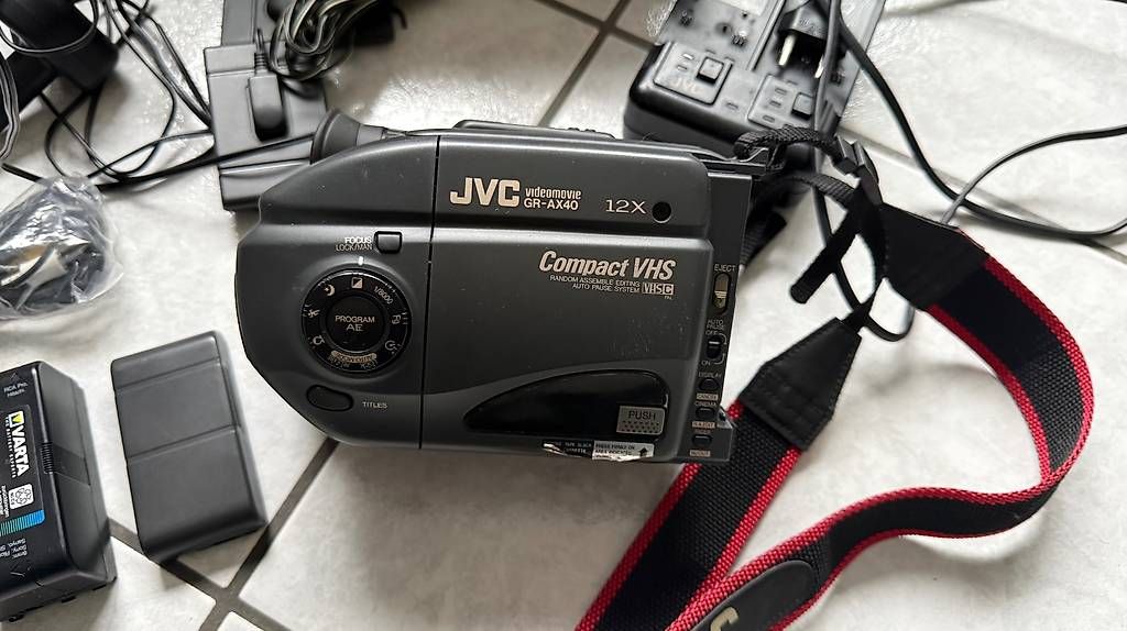 JVC Videocamere: JVC Compact VHS GR-AX40 – Usato da Monte Carasso venduto da Ely67 2