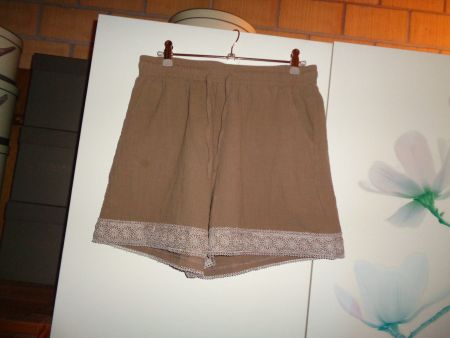 *** hübsche Shorts mit Spitze *** / 100% Flachs
