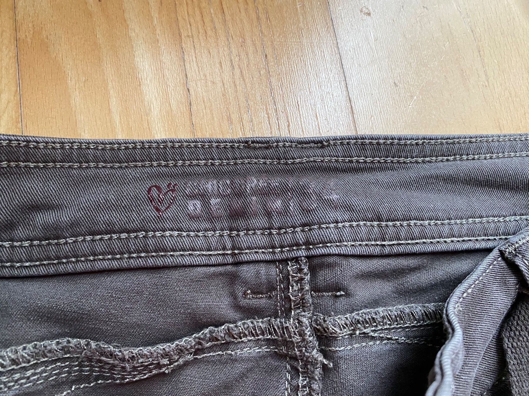 Pantaloni: Braune Stoff-Hose Chicoree Gr. 34 – Usato da Wohlenschwil venduto da SmokyAnnie 2