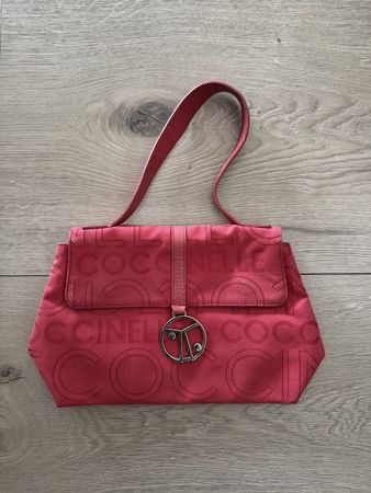 Coccinelle Handtasche in Rot mit Logo, guter Zustand