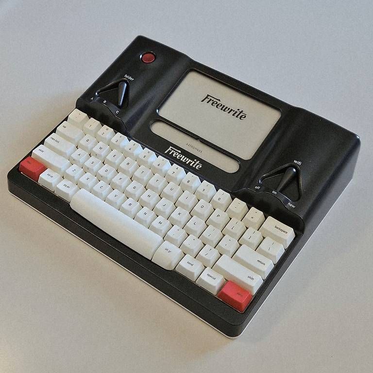 Macchine da scrivere: Machine à écrire numérique Smart Freewrite – Usato da Farvagny-le-Grand venduto da Quent