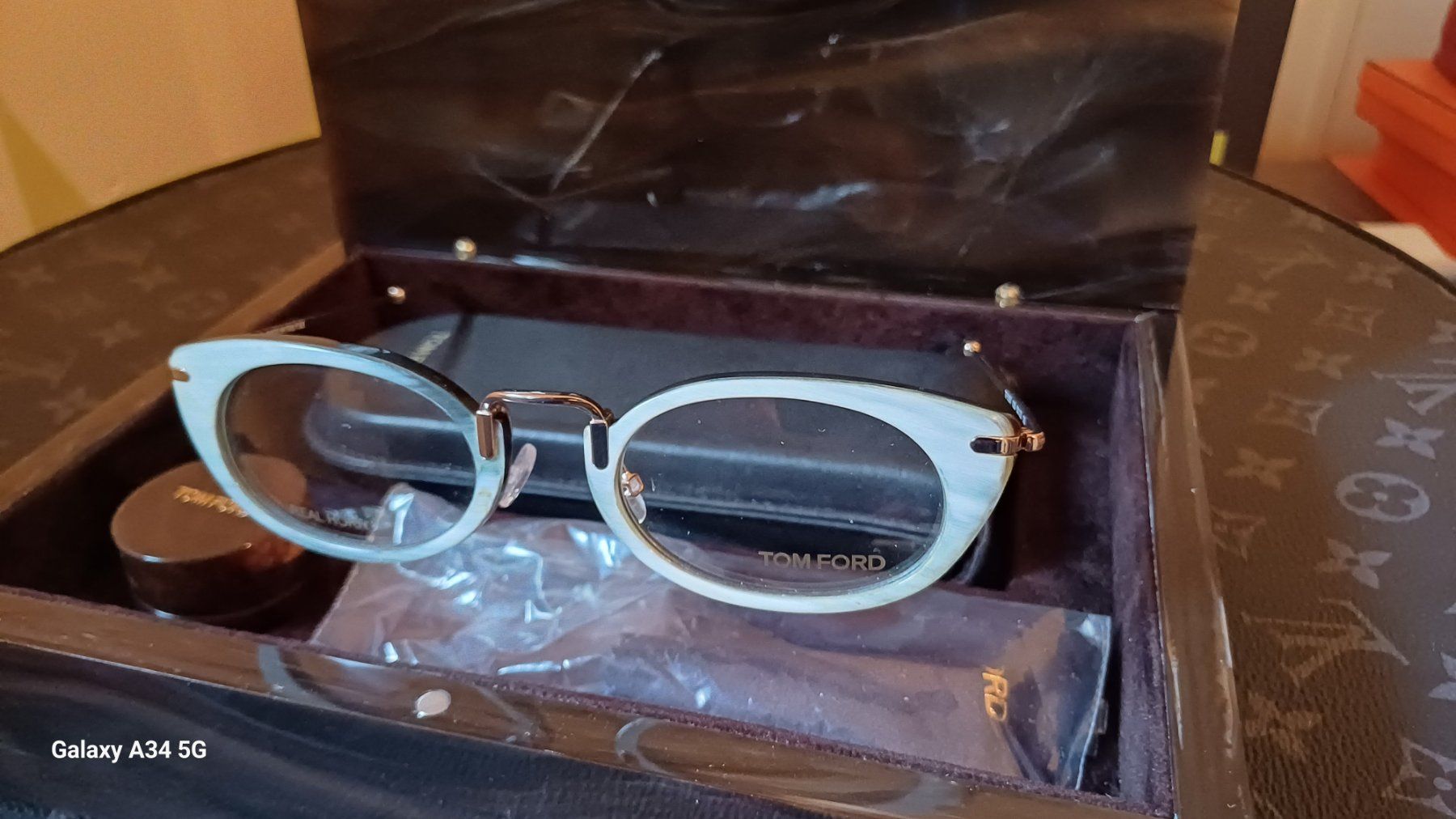 Tom Ford Brillen & Gläser: Tom Ford Buffalo Horn spezial Edition – Gebraucht aus St. Gallen von DiesundDas. 1