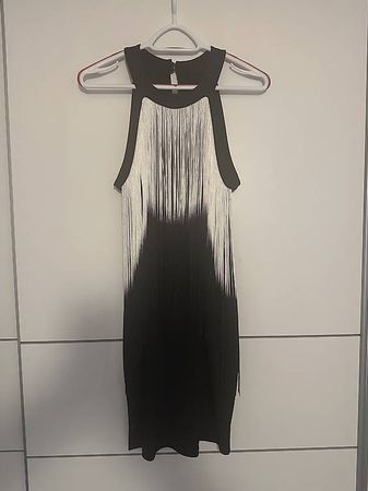 NEU! Super schönes COCKTAILKLEID. Grösse 40/42