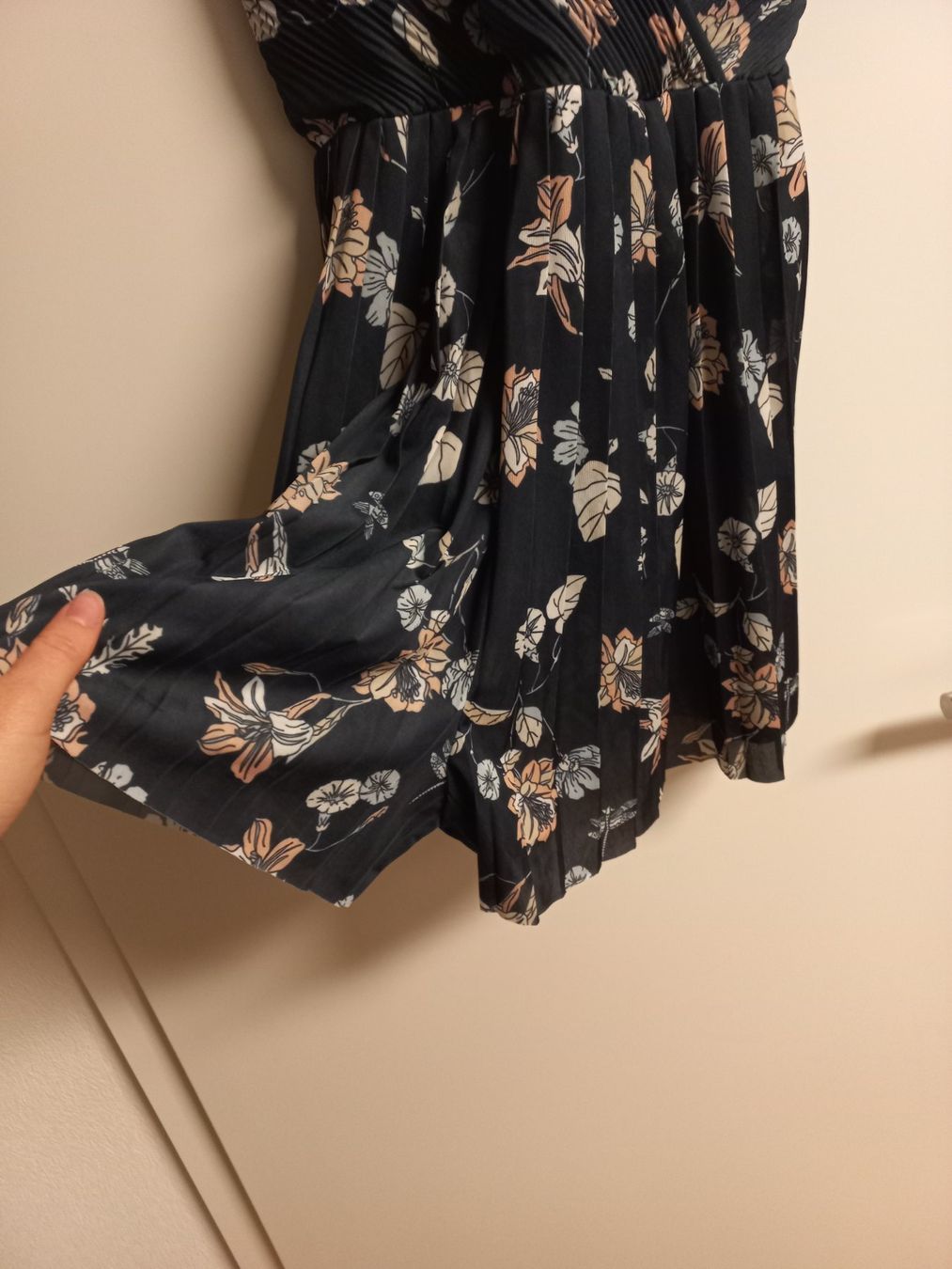 Tute: Sommerlicher Jumpsuit mit Blumenmuster, Grösse S – Nuovo (secondo la descrizione) da Luthern venduto da JanK_ 1