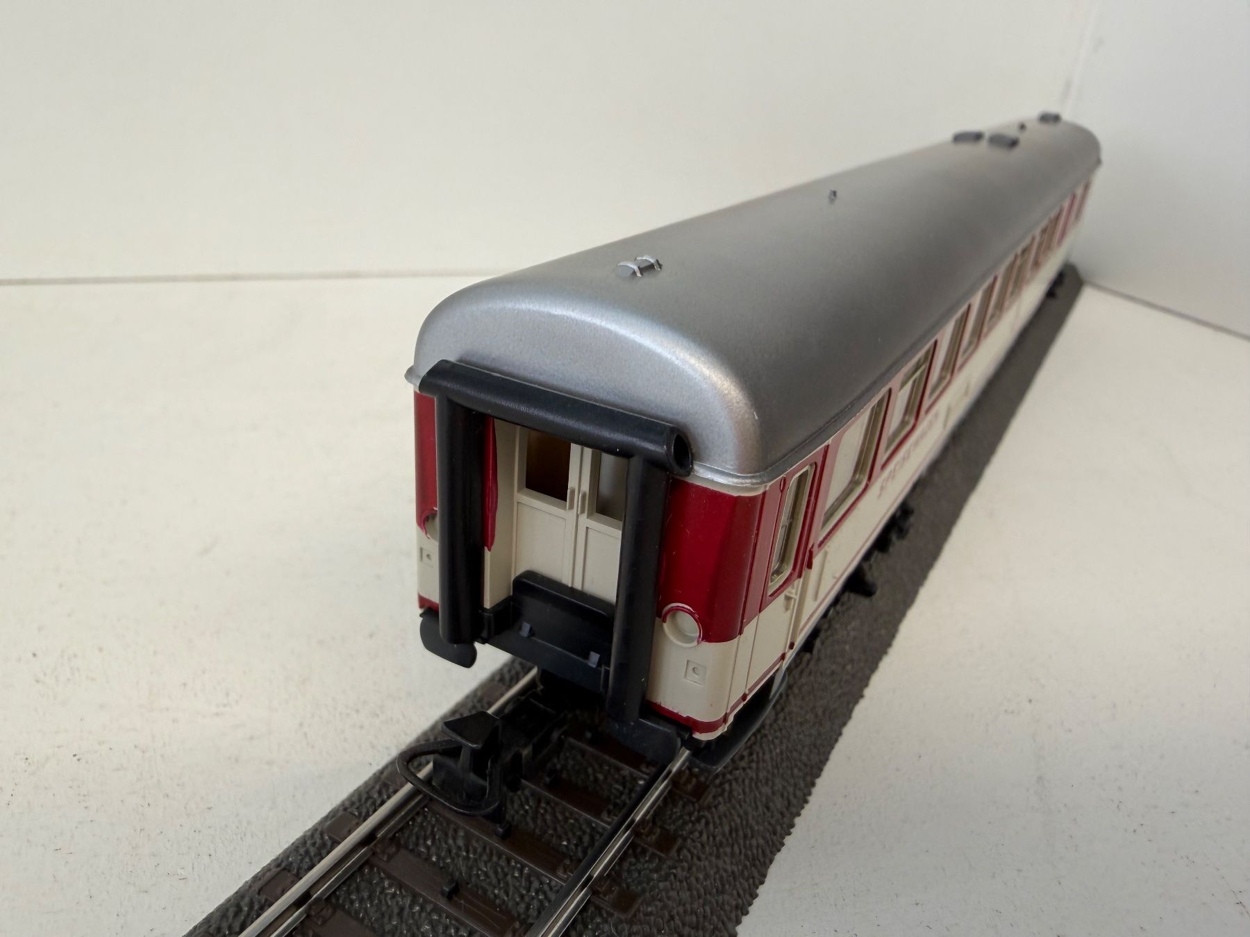 Märklin Modelleisenbahnen: Märklin DB Speisewagen – Gebraucht aus Büsserach von ModellbahnDepot 4