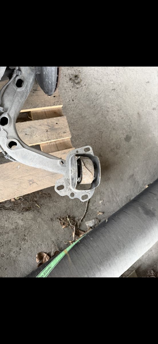 BMW Tutti pezzi di ricambio auto: Train arrière bmw e46 330i – Usato da Vérossaz venduto da thi_dyl7 2