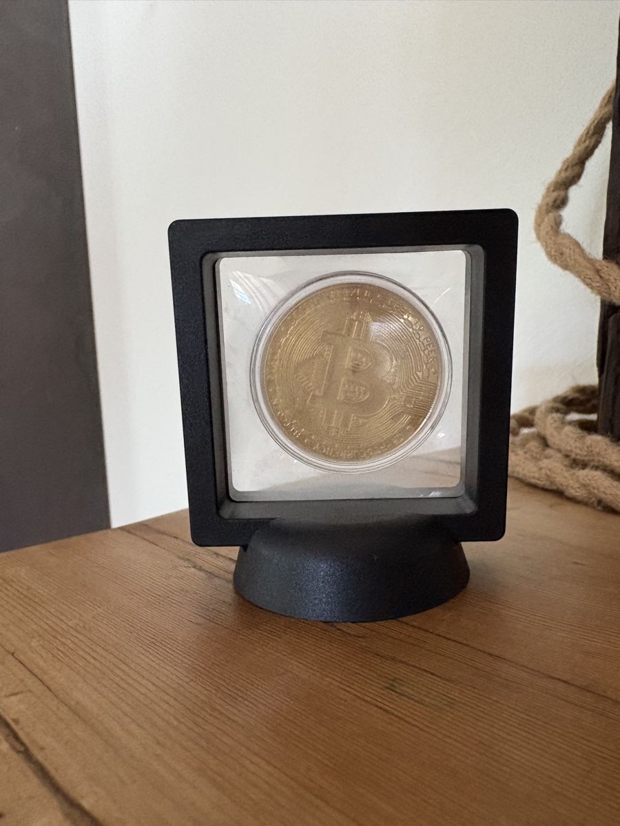Medaillen: Bitcoin Commemorative Coin in Display Case - Collectible! – Gebraucht aus Seuzach von Diamand28