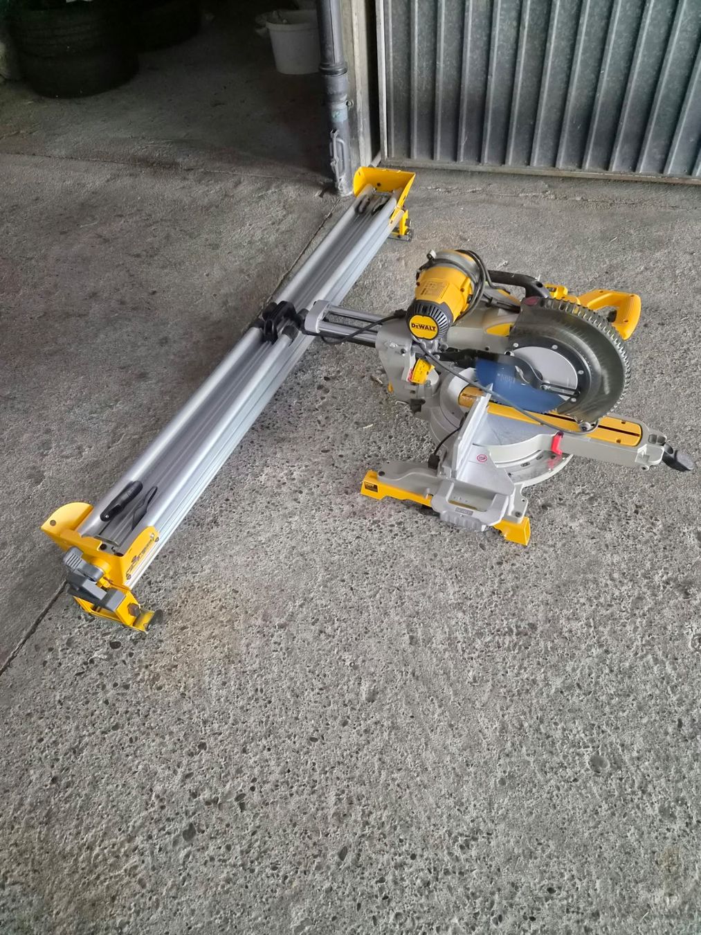 Dewalt Seghe: DeWalt Scie à onglets - DWS780 – Nuovo (secondo la descrizione) da Genève venduto da AuTuMnLoveR