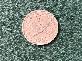 Neuseeland 3 Pence 1957 Queen Elisabeth II, gut erh...