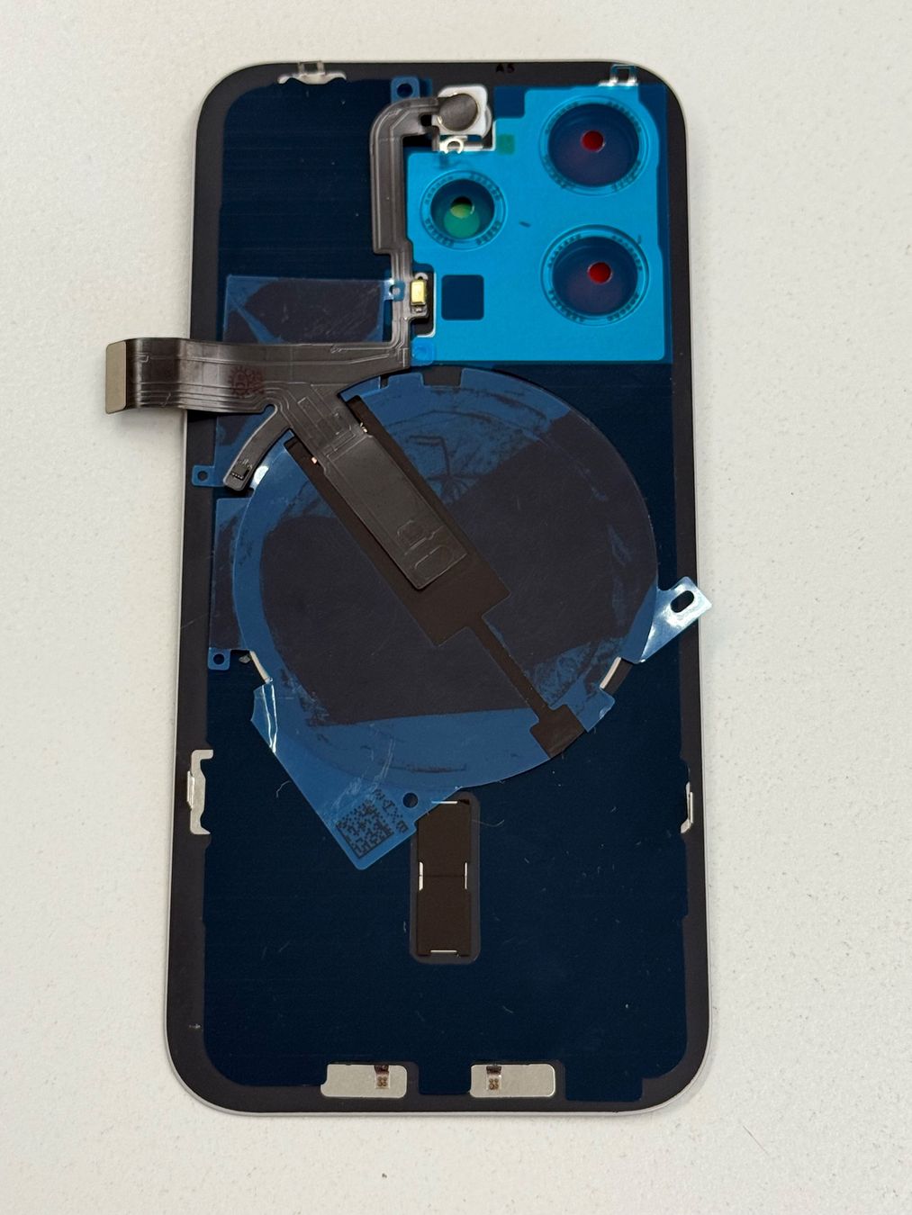 Apple Telefoni cellulari / Smartphones: Vitre Arrière pour iPhone 15 Pro avec NFC | Flash – Nuovo e nell'imballaggio originale da Zug venduto da ElPhone 2