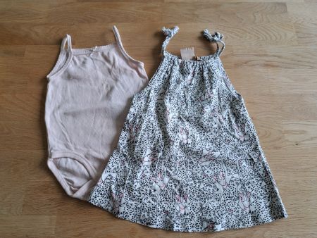 Kleid mit Katzenmuster + Body, Grösse 74/9M Manor