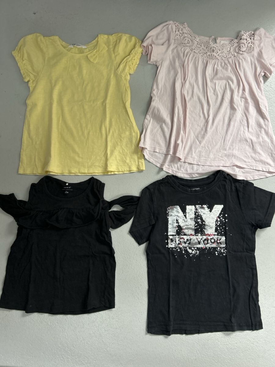 Camicette, T-shirt & Top: T-Shirt Gr 122/128 – Usato da Lostorf venduto da Venice16