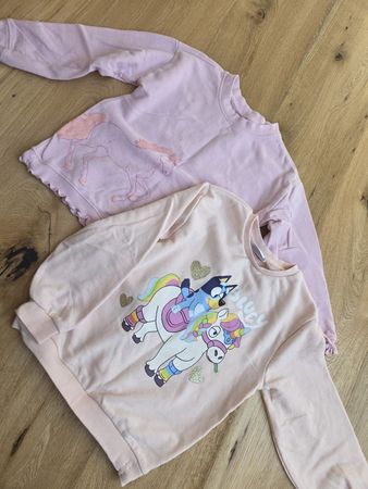 2 Pullover Bluey und Pferd rosa Grösse 122 cm gebraucht