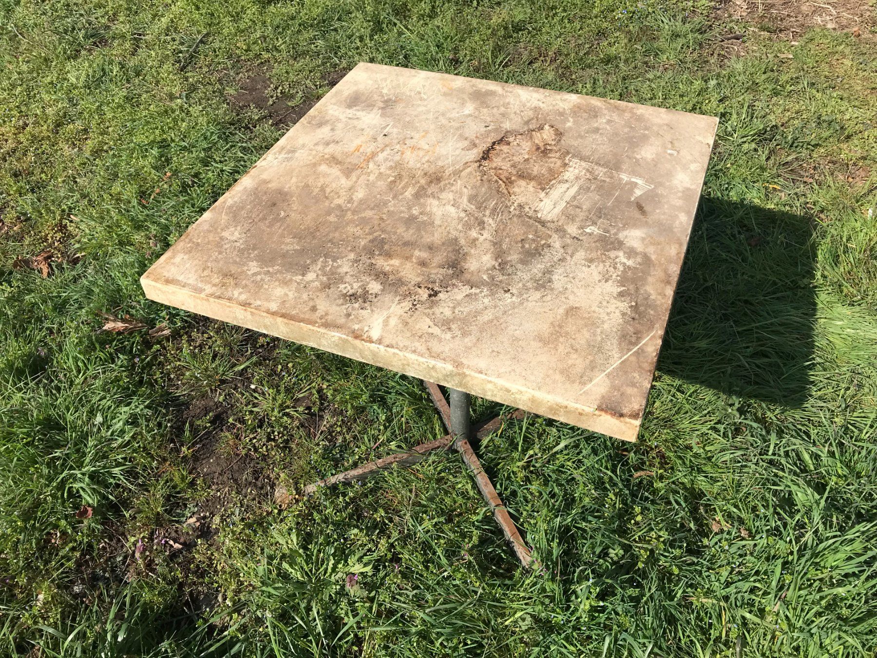 Tavoli: Metall-Gartentisch alt – Usato da Wettingen venduto da pero34