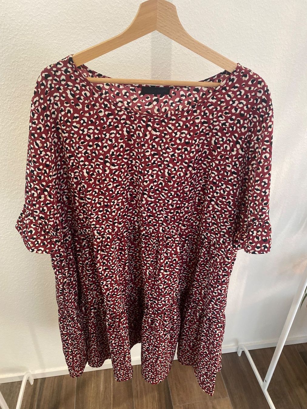 Shein Kleider: Kleid mit Muster bordeaux Gr. 4XL / Gr. 52 – Gebraucht aus Pratteln von a23_j2gs 1