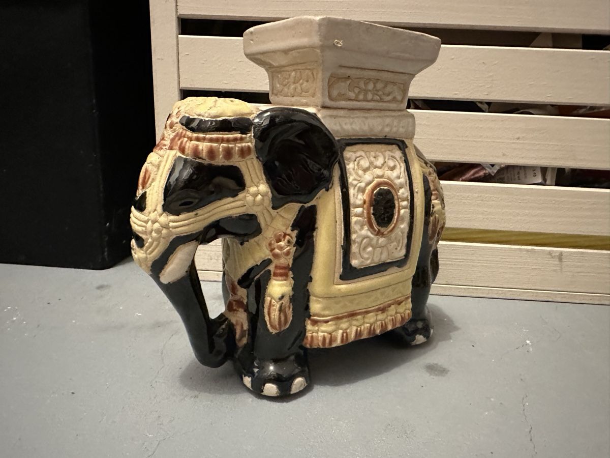 Sculture & Statue: Indischer Elefant aus Keramik 19cm – Usato da Lupsingen venduto da New-Haven