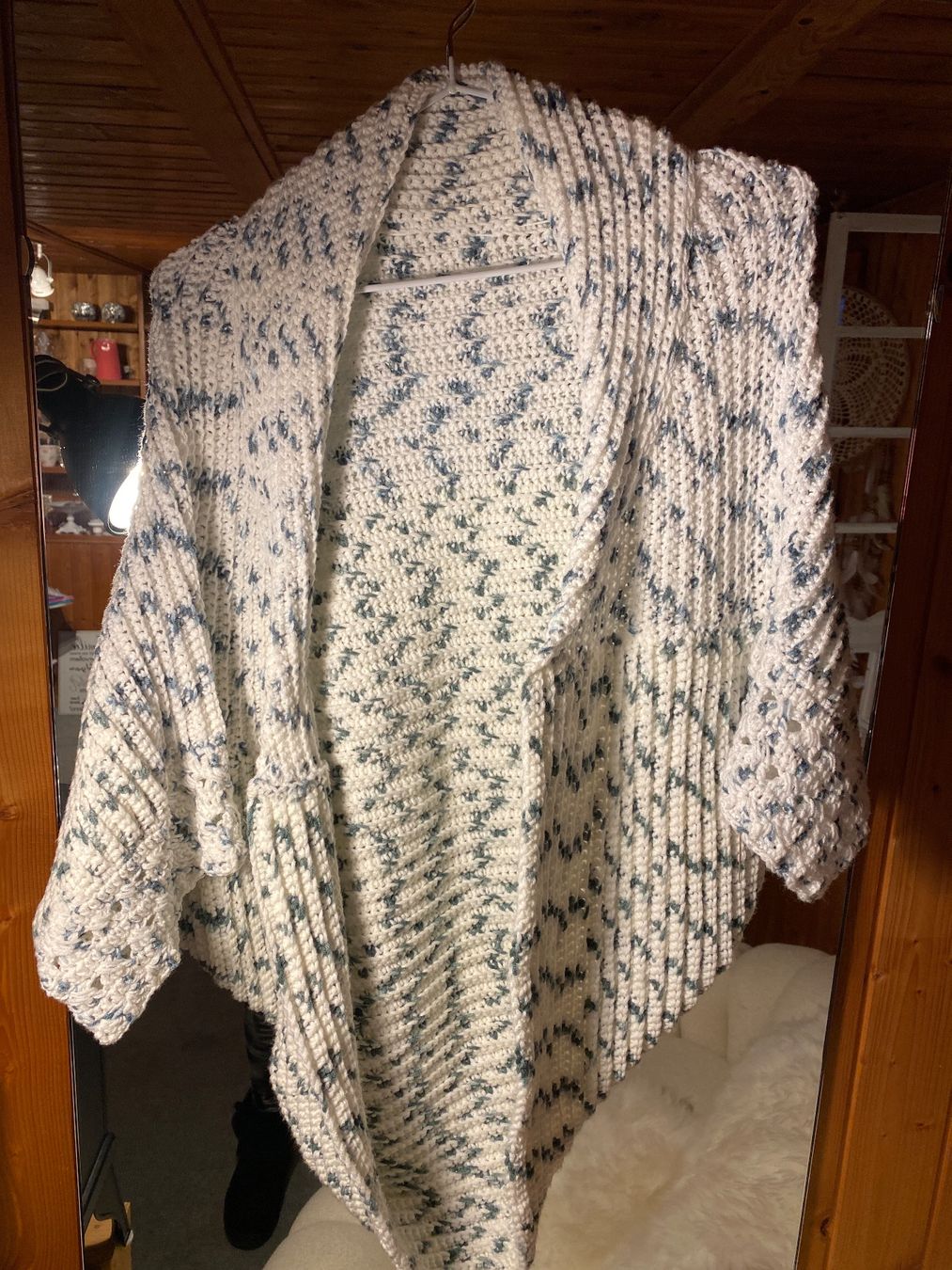 Giacche: STRICKJACKE WEISS-HANDGEMACHT – Nuovo e nell'imballaggio originale da Meienried venduto da ManuelaBoutique 1