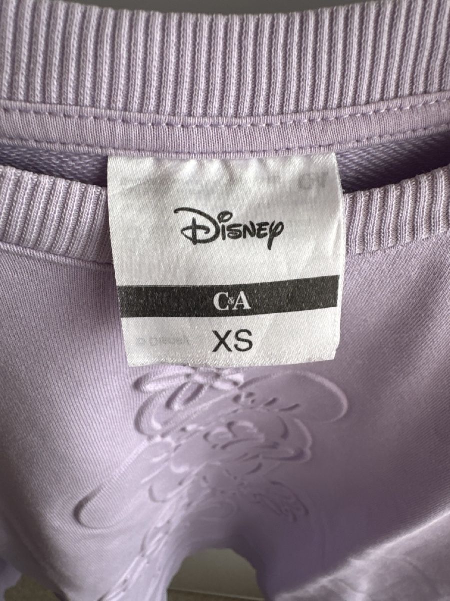 C&A Pullover & Sweatshirts: Pulli / Sweater C&A Disney Grösse XS lila – Gebraucht aus Buchs AG von Dasmusstduhaben 1
