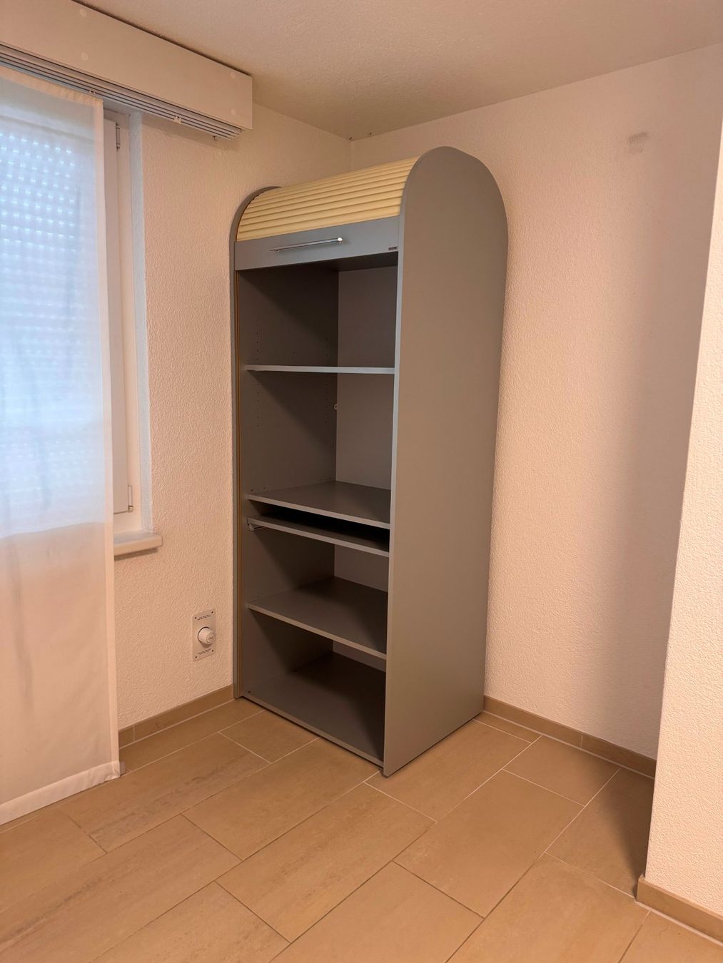 Armadi: Schrank mit Rollladen grau Breite 60cm – Usato da Esslingen venduto da Poker3 1