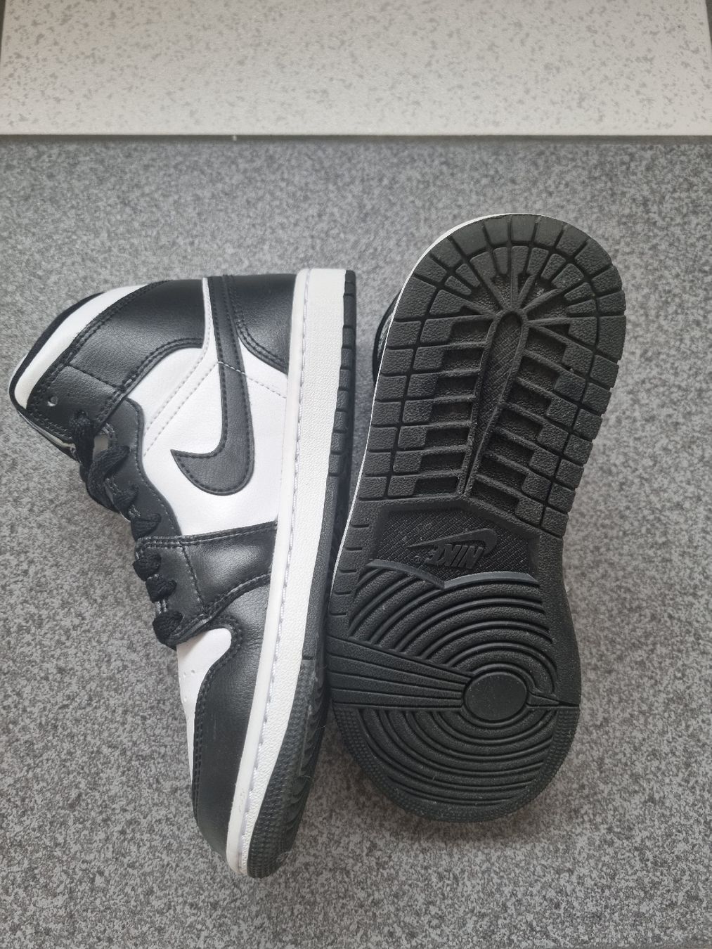 Jordan Scarpe da uomo: Air Jordan 1 Mid, Grösse 37.5 – Usato da Malters venduto da alina.h 1