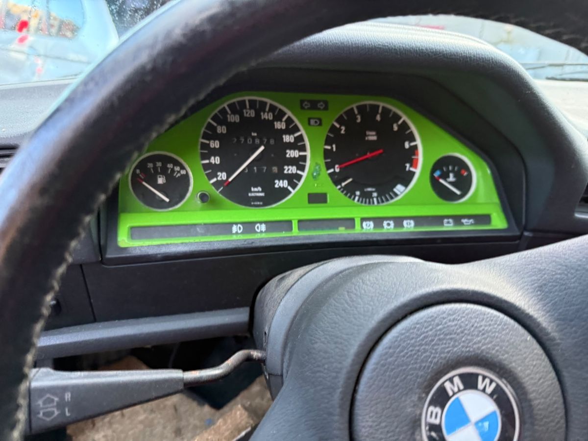 BMW Autos: BMW 320i e30 – Defekt aus Landquart von dark68 6
