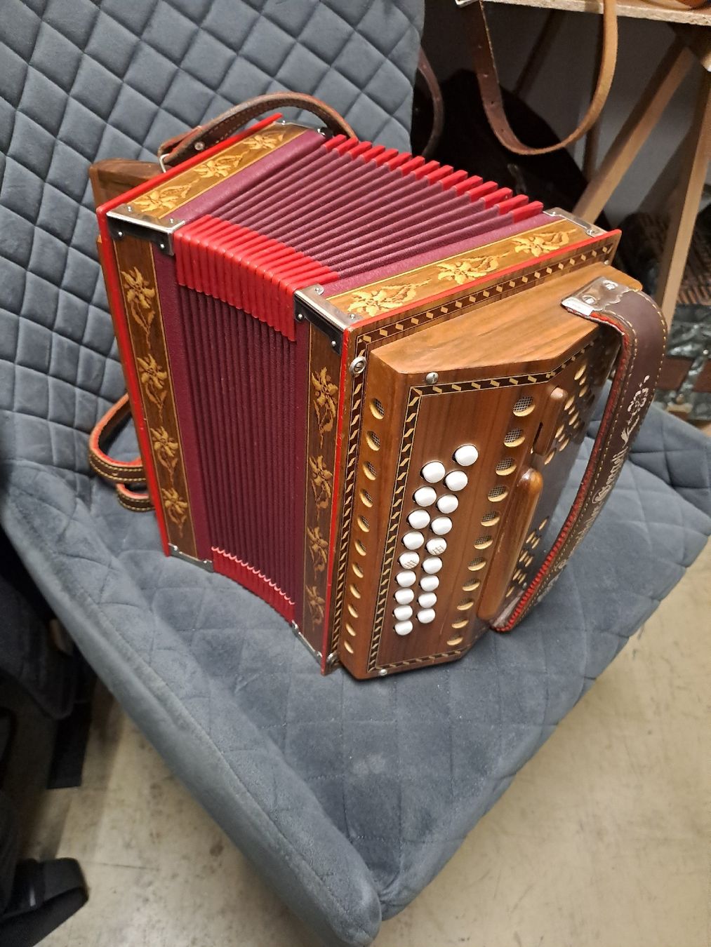Strumenti musicali: Aemmentaler orgeli ton B..  – Usato da Villeneuve venduto da BibiVintage 6