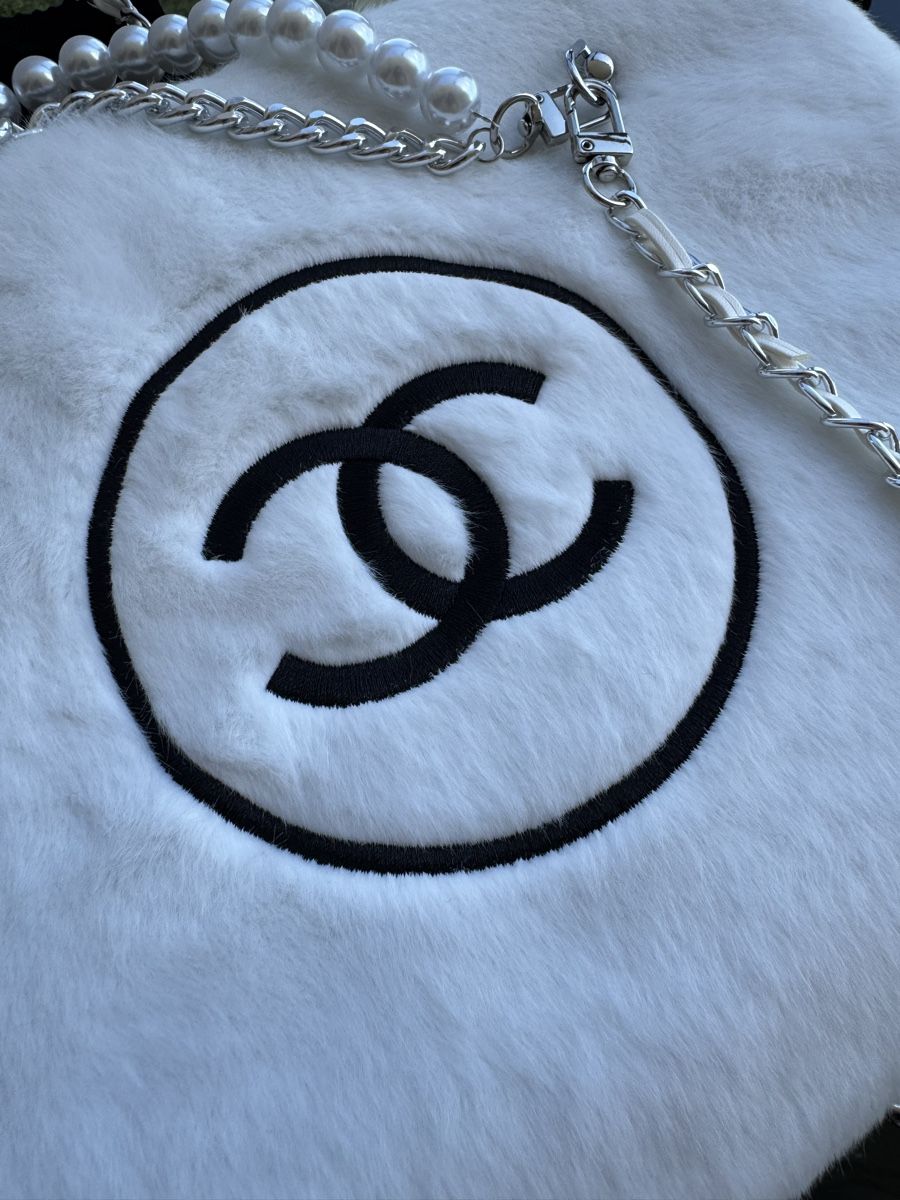 Chanel Borse da donna: Sac Chanel VIP fourrure blanche  – Nuovo (secondo la descrizione) da Neuchatel venduto da mar_9blm 7