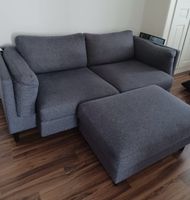 Gemütliches Sofa mit Hocker - Ideal für dein Wohnzimmer!