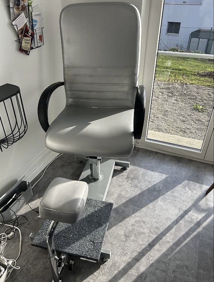 Lettini & sedie per cosmetici: Fusspflegestuhl – Usato da Bottmingen venduto da Jstraehl